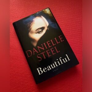 BEAUTIFUL By: Danielle Steel (Hardcover Book)📖